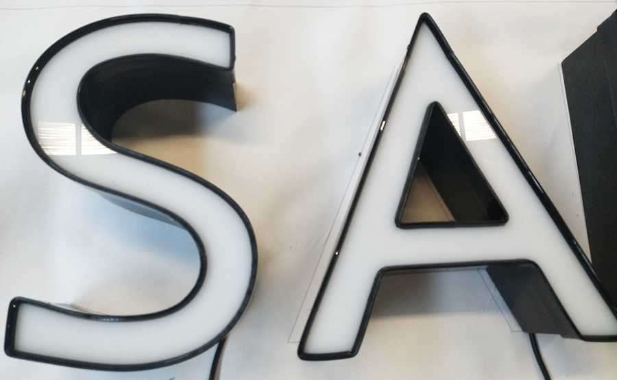 暴露的发光字和内心的发光字？