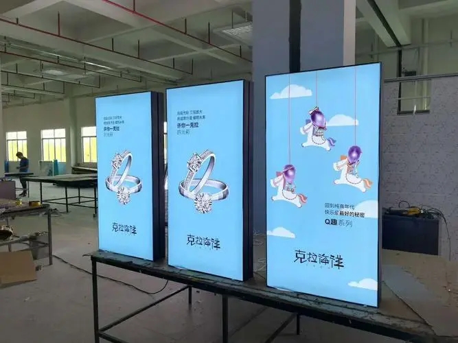 成都广告公司户外广告灯箱定做选什么材料？